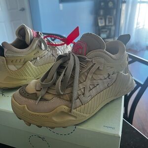 Off-White Odsy-1000 beige & grey. Great Condition. Lightly worn. Size 38.